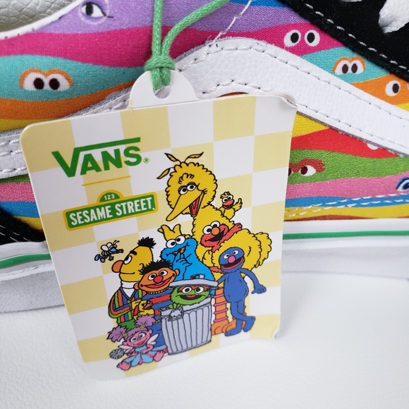 Vans x Sesame Street Old Skool Sneakers LE Rainbow Stripes 6.5 Women (5 Men) - Picture 4 of 13